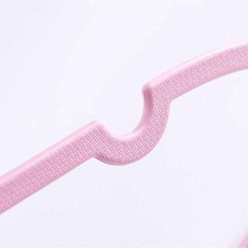 10PCS Clothes Hanger Durable Hanger ABS Heart Pattern Coat Hanger for Adult Children Clothing Hanging Supplies