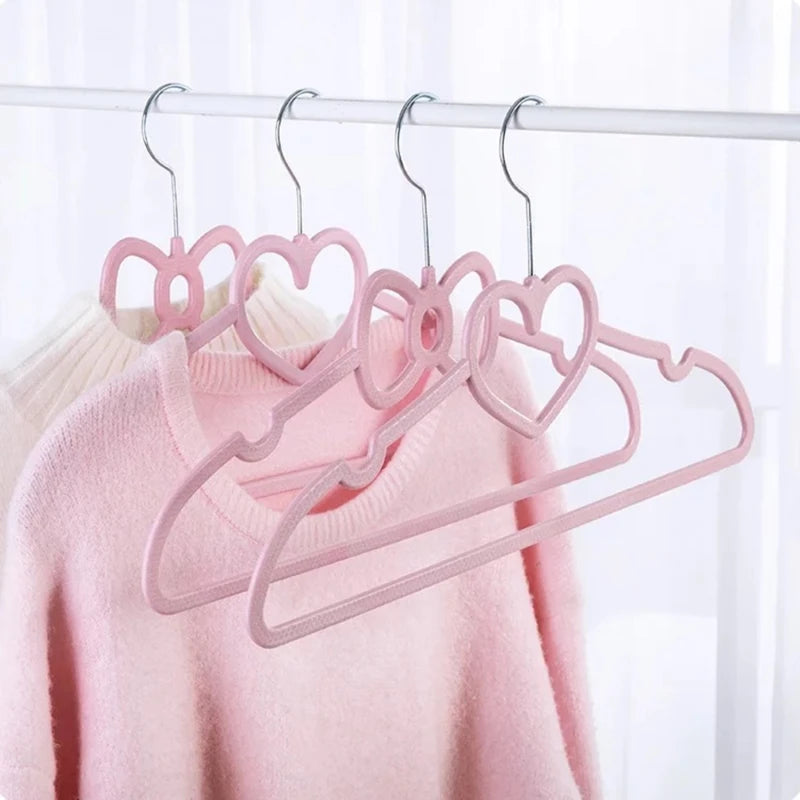 10PCS Clothes Hanger Durable Hanger ABS Heart Pattern Coat Hanger for Adult Children Clothing Hanging Supplies