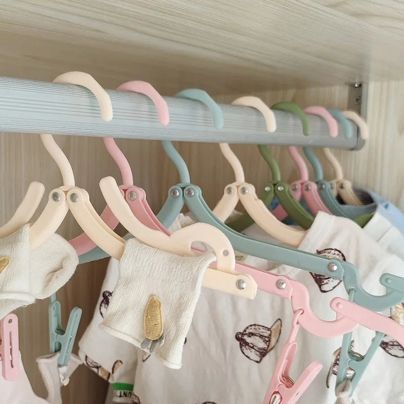 10PCS Clothes Hanger Durable Hanger ABS Heart Pattern Coat Hanger for Adult Children Clothing Hanging Supplies